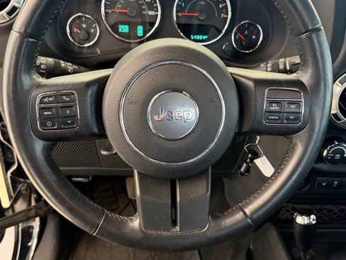 Used 2018 Jeep Wrangler Sahara w/ Connectivity Group AWD/4WD image 21