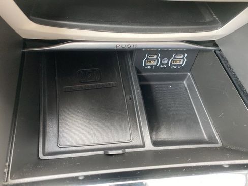 Used 2022 Chrysler Pacifica Limited image 23