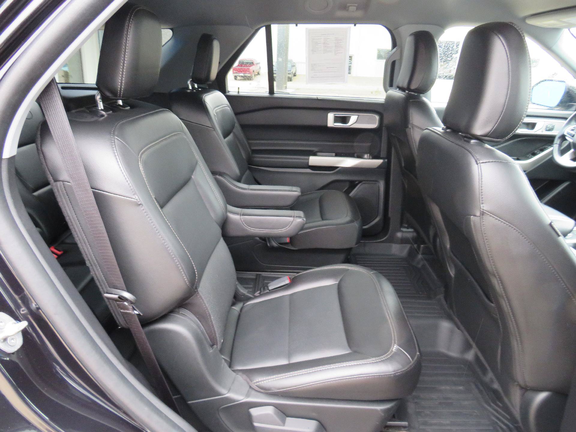 Used 2022 Ford Explorer Limited w/ Equipment Group 301A AWD/4WD image 11