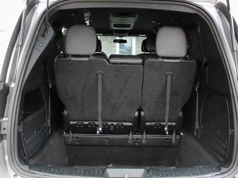 Used 2017 Dodge Grand Caravan SXT w/ Driver Convenience Group image 7