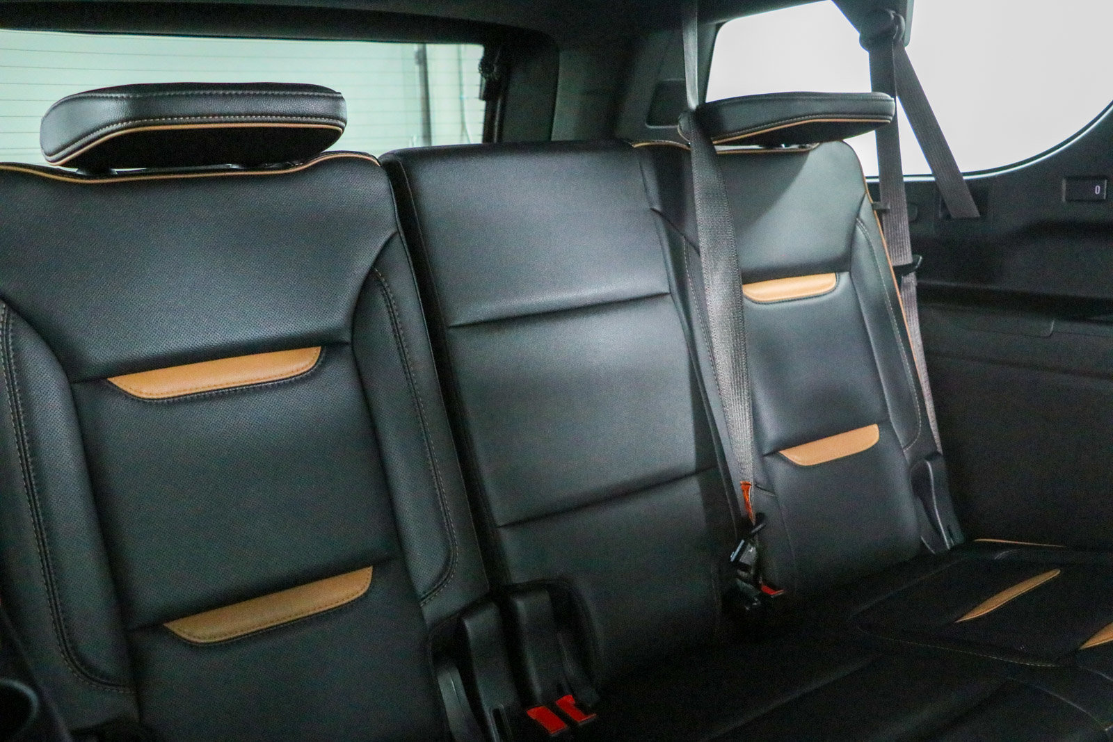 Used 2021 GMC Yukon XL AT4 w/ AT4 Premium Plus Package AWD/4WD image 34