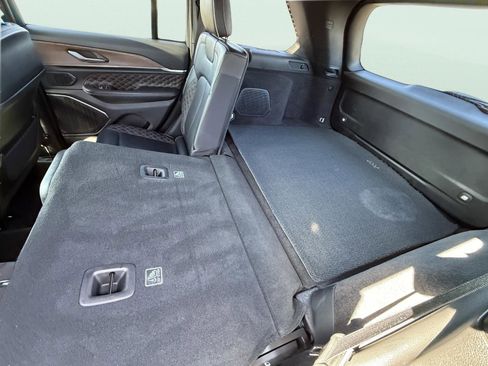 Used 2025 Jeep Grand Cherokee Summit image 12