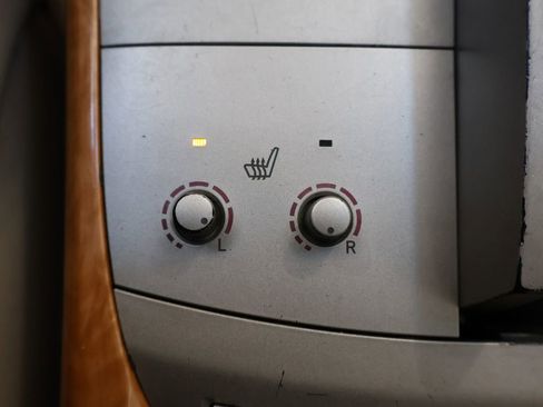 Used 2005 Toyota Avalon XLS image 27