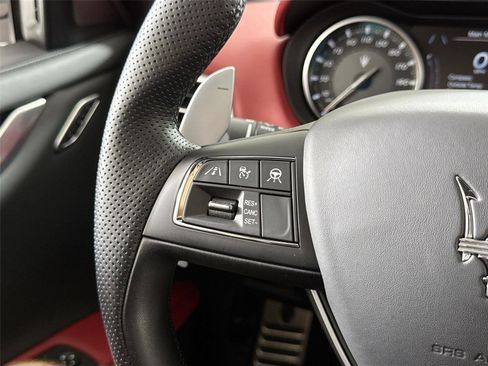 Used 2022 Maserati Ghibli Trofeo image 25