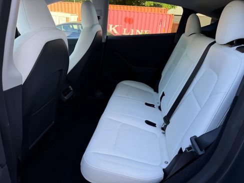 Used 2023 Tesla Model Y Long Range AWD/4WD image 16