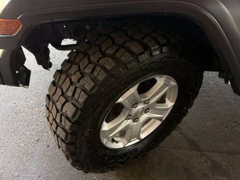 Used 2019 Jeep Wrangler Sport AWD/4WD image 22