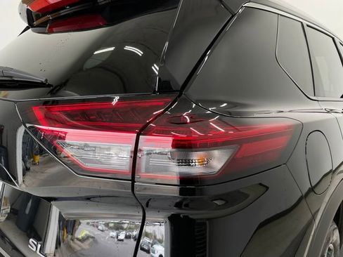 Used 2024 Nissan Rogue SL image 32