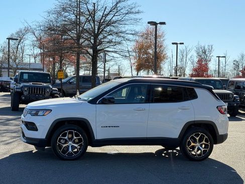 Certified 2024 Jeep Compass Limited image 11