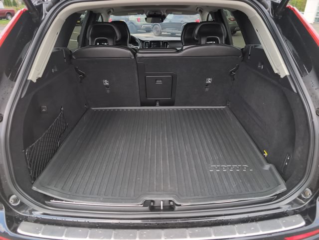 Used 2019 Volvo XC60 T6 Momentum w/ Multimedia Package AWD/4WD image 14