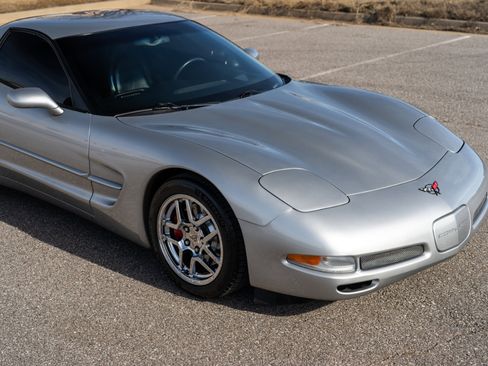 Used 2004 Chevrolet Corvette Z06 w/ Memory Package image 12