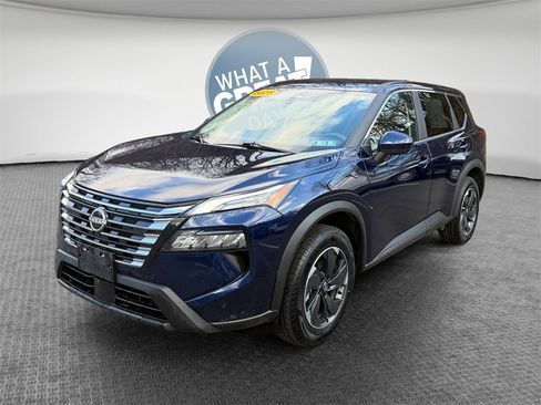 Used 2025 Nissan Rogue SV image 8