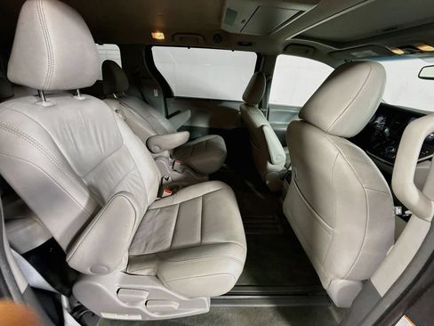 Used 2015 Toyota Sienna XLE Premium FWD image 25