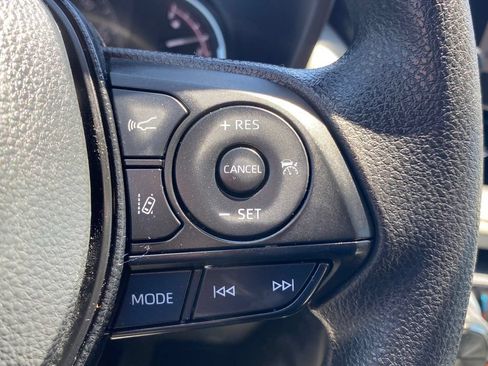 Used 2025 Toyota RAV4 XLE FWD image 28