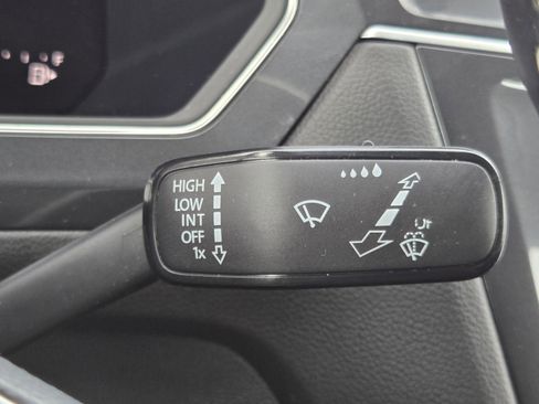 Used 2022 Volkswagen Tiguan SE AWD/4WD image 18