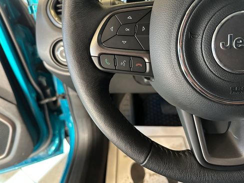 Used 2022 Jeep Renegade Latitude w/ Convenience Group AWD/4WD image 11