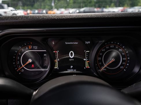 Used 2025 Jeep Gladiator Sport AWD/4WD image 27