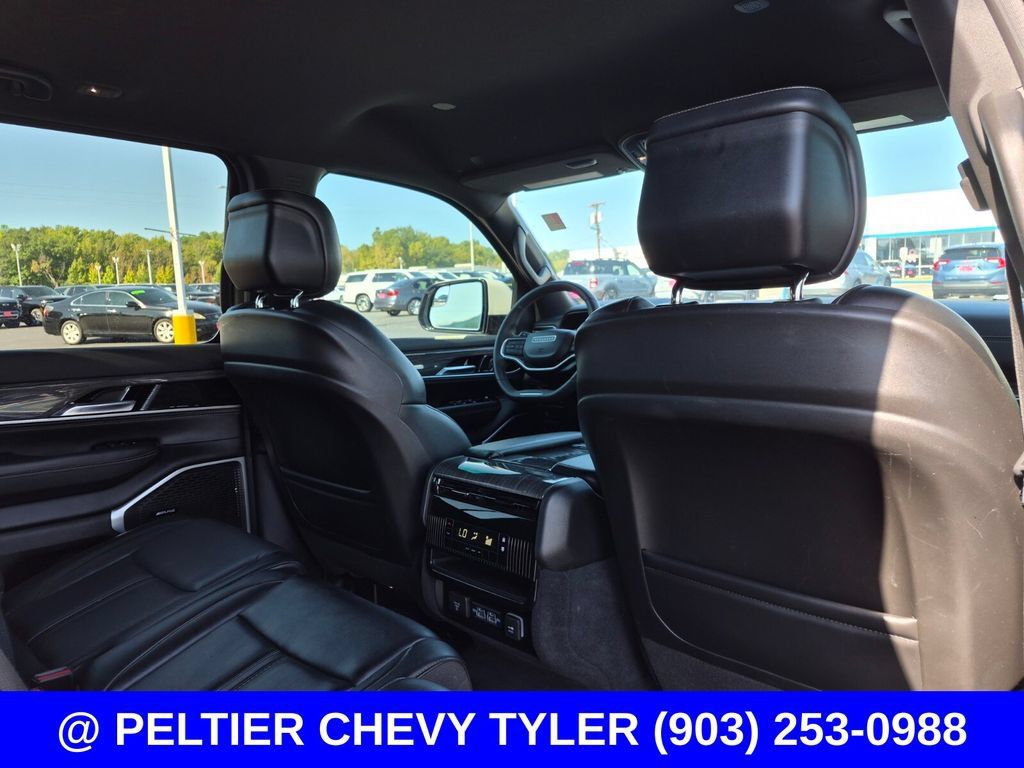 Used 2022 Jeep Wagoneer Series II RWD image 17