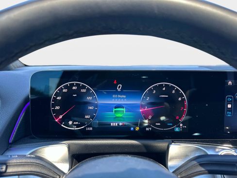 Used 2025 Mercedes-Benz GLB 250 image 30