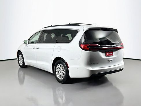 Used 2022 Chrysler Pacifica Touring-L w/ Uconnect Theater Family Group FWD image 3