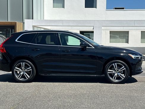 Used 2020 Volvo XC60 T5 Momentum w/ Protection Package Premier FWD image 3