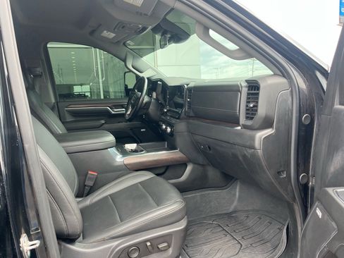 Used 2024 GMC Sierra 3500 SLT w/ SLT Premium Package image 8