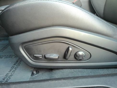 Used 2022 Porsche Taycan image 17