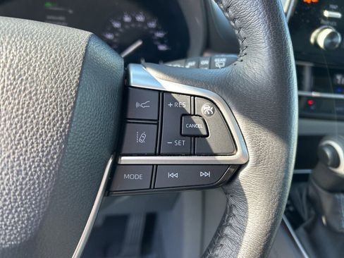 Used 2024 Toyota Sienna XLE image 10