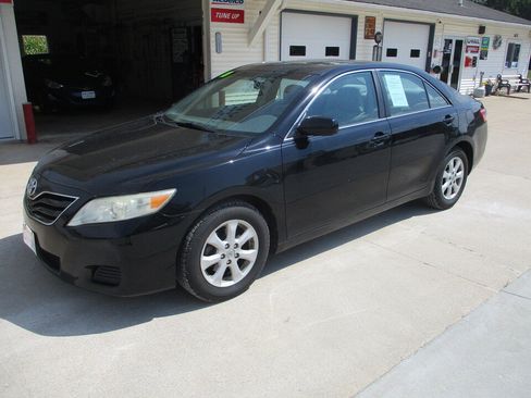 Used 2010 Toyota Camry LE FWD image 12