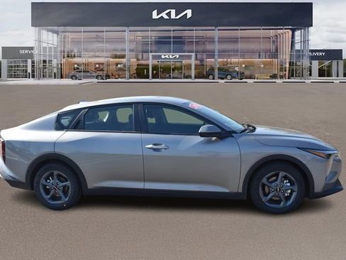 New 2026 Kia K4 FWD image 2