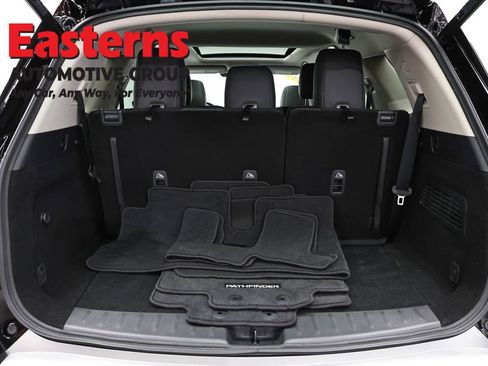 Used 2025 Nissan Pathfinder SL w/ SL Premium Package AWD/4WD image 9