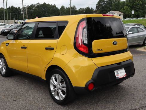 Used 2014 Kia Soul + FWD image 4