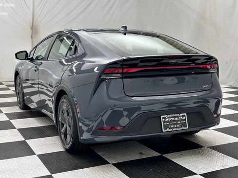 Used 2024 Toyota Prius LE FWD image 5