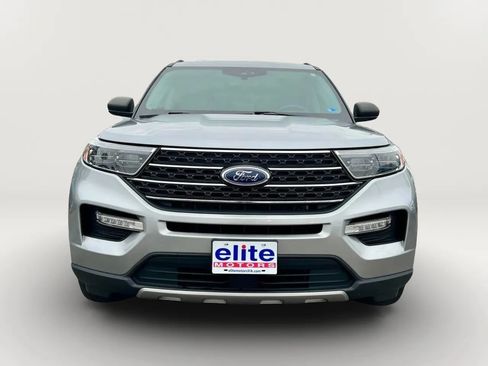 Used 2022 Ford Explorer XLT w/ Equipment Group 202A AWD/4WD image 2
