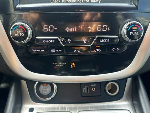 Used 2018 Nissan Murano SV FWD image 17
