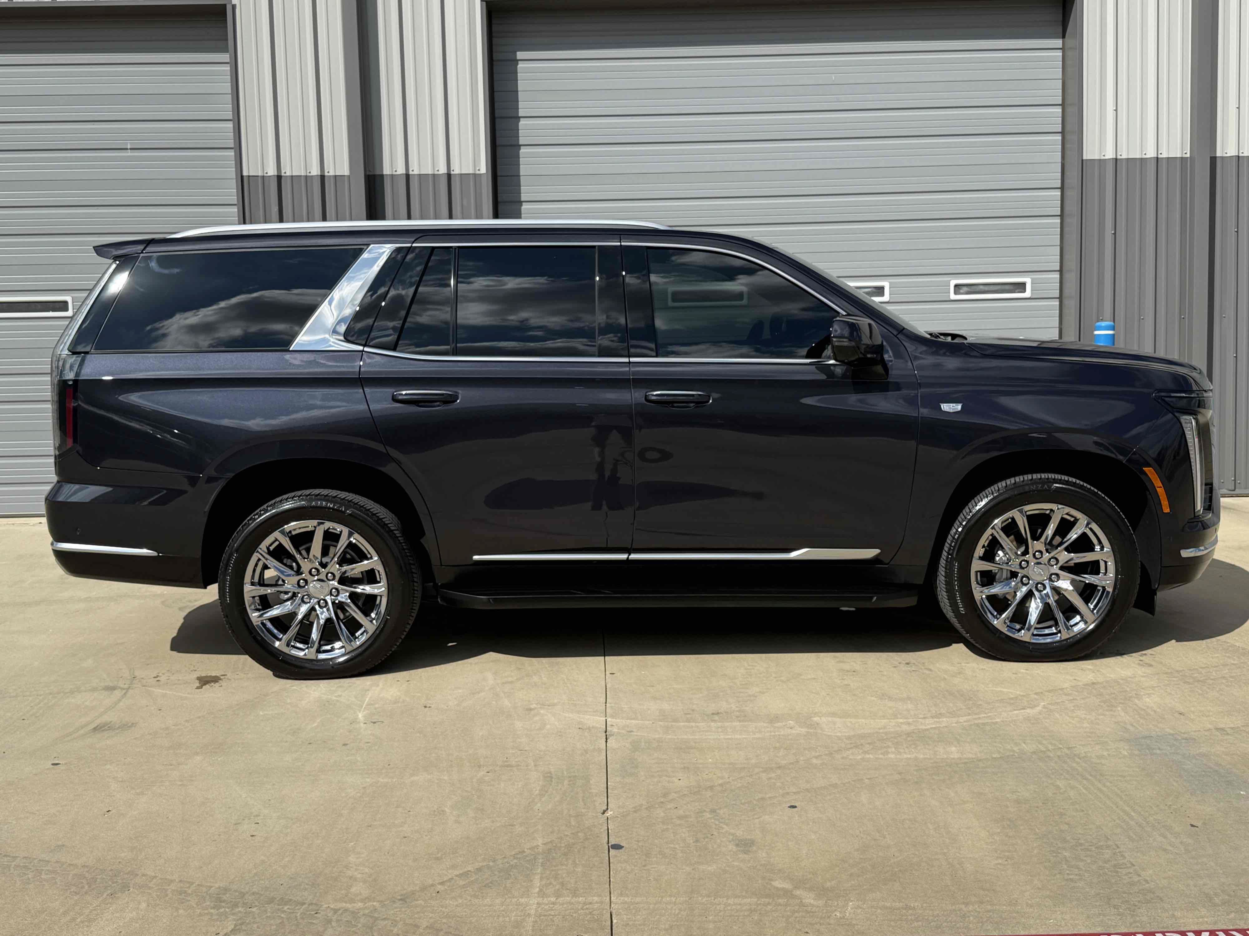 Used 2025 Cadillac Escalade Premium Luxury AWD/4WD image 29