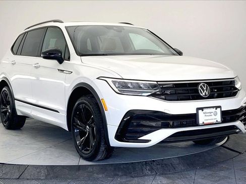 Used 2024 Volkswagen Tiguan SE R-Line image 1