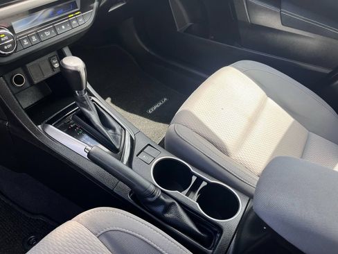 Used 2015 Toyota Corolla LE FWD image 18