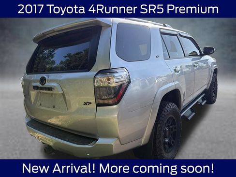 Used 2017 Toyota 4Runner SR5 Premium AWD/4WD image 4