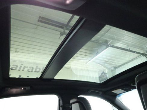 Used 2017 Lincoln Continental Select image 12