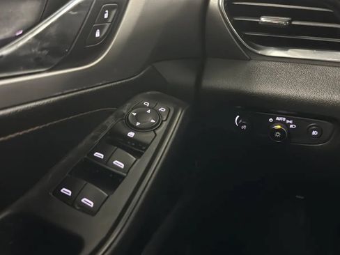 Used 2021 Chevrolet Traverse LS AWD/4WD image 15