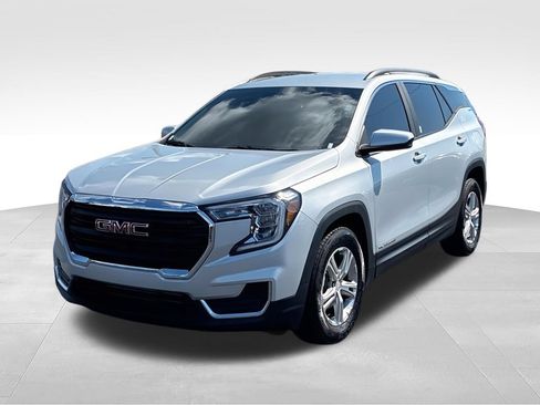 Used 2022 GMC Terrain SLE w/ Driver Convenience Package FWD image 4