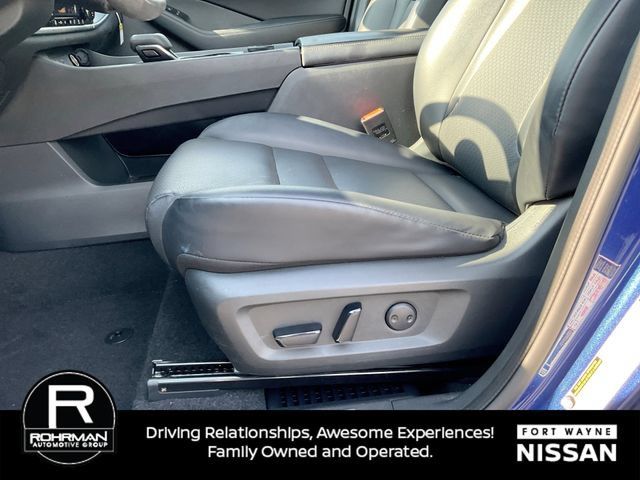 Used 2023 Nissan Rogue SV w/ SV Premium B Package AWD/4WD image 30