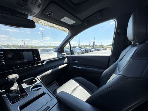 Used 2024 Toyota Sienna XLE Woodland Edition image 11