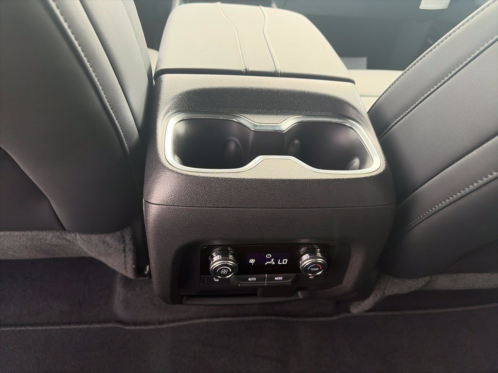 New 2027 GMC Acadia Elevation w/ Elevation Premium Package AWD/4WD image 13