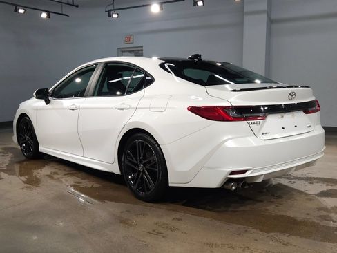 Used 2025 Toyota Camry XSE FWD image 5