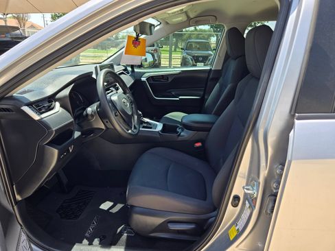 Used 2024 Toyota RAV4 LE FWD image 9