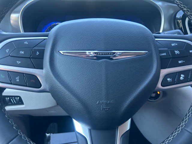 Used 2023 Chrysler Pacifica Touring-L FWD image 15