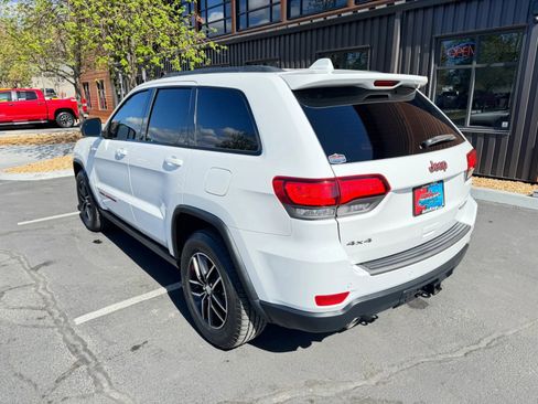 Used 2018 Jeep Grand Cherokee Trailhawk AWD/4WD image 3