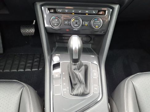 Used 2021 Volkswagen Tiguan SEL FWD image 28