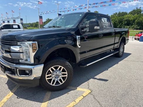 Used 2018 Ford F250 Lariat w/ Lariat Value Package AWD/4WD image 1
